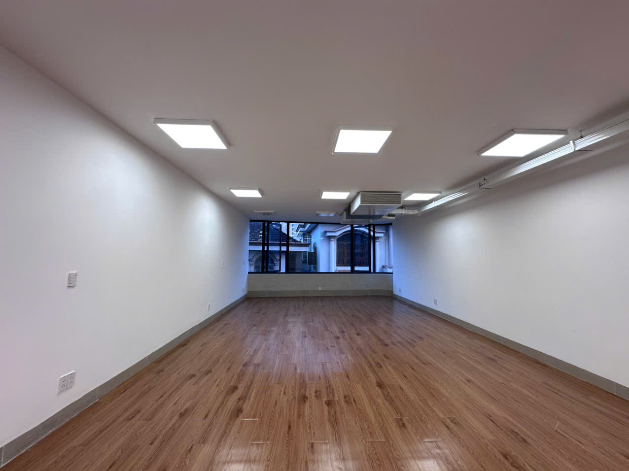 sàn dán keo sẵn 1,8mm T023