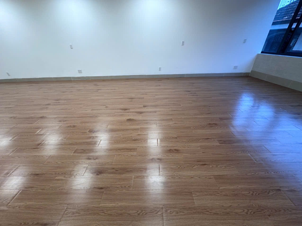 sàn dán keo sẵn 1,8mm T023 H3