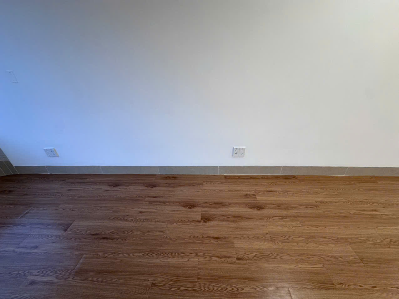 sàn dán keo sẵn 1,8mm T023