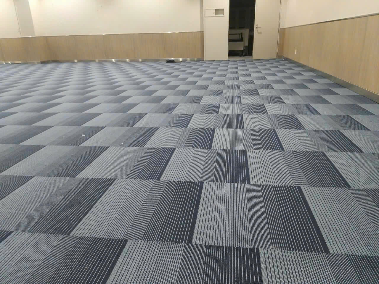 Thi Công Thảm Sàn Cao Cấp Cho Văn Phòng, Khách Sạn