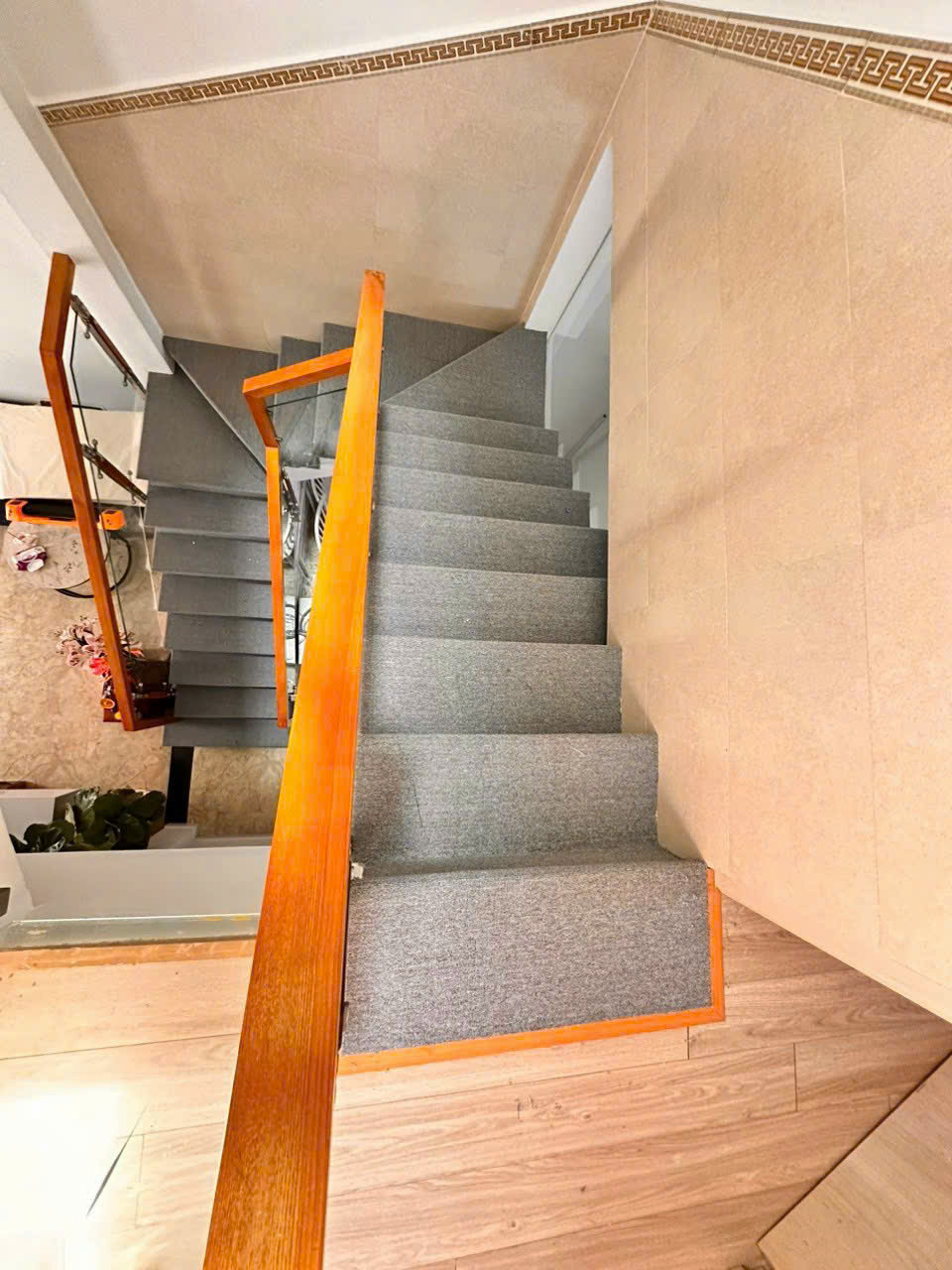 Thi Công Thảm Sàn Cao Cấp Cho Văn Phòng, Khách Sạn