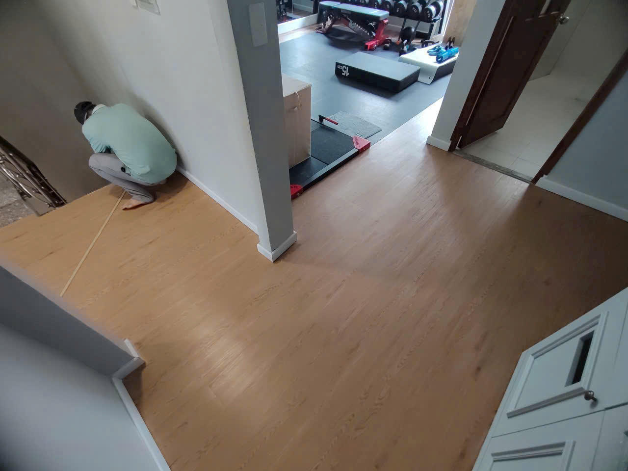 Thi Công Thảm Sàn và Sàn Gỗ Nhựa Chất Lượng Cao